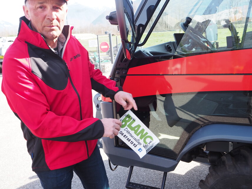 Yvon Blanc mounts his company logo on the new Aebi TP 470 Vario.